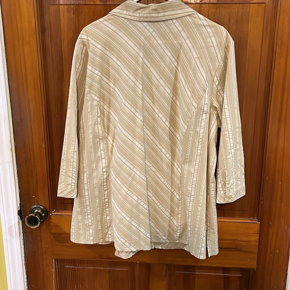 Plus‎ Size Apostrophe Woman Size 22W Beige  & White Striped Button Down - Picture 8 of 8